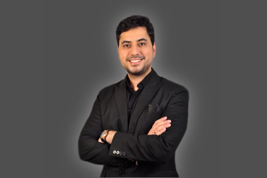 The Role of AI and IoT in Modern Business Leadership