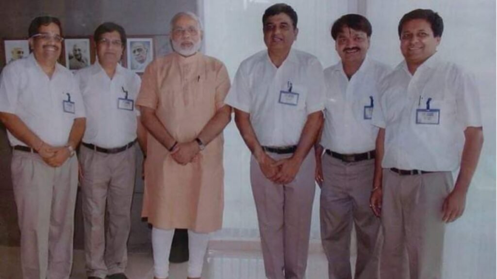 Revolutionizing Education: Mr. Kamlesh Soni Launches Ground-breaking Online Platform - Education - PNN Digital Revolutionizing Education: Mr. Kamlesh Soni Launches Ground-breaking Online Platform - Kota (Rajasthan) , February 29: Mr. Kamlesh Soni, a distinguished educator with a vision to democratize education, is proud to announce the launch of a pioneering project aimed at transforming the way students learn. Leveraging his rich experience and expertise, Mr. Kamlesh and his team are set to revolutionize education worldwide with the introduction of an innovative online platform. - PNN Digital