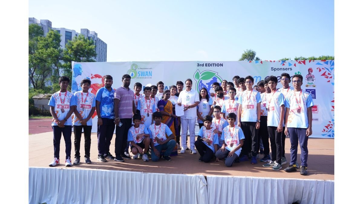 Narayana-School-Kukatpally-Advocates-for-Improved-Road-Hygiene-at-Ozone-Run-2024