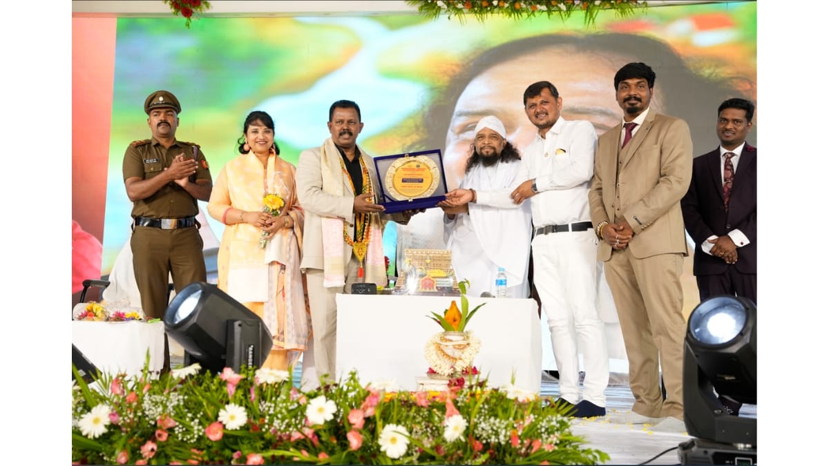 YBHG-Datuk-Dr-Ravee-Conferred-with-Excellency-in-Wellness-Award-at-Icon-of-India-International-Laureates-Conclave-2025
