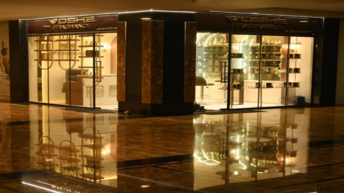 IMAGE-WOSHE-A-Royal-Fragrance-Leg