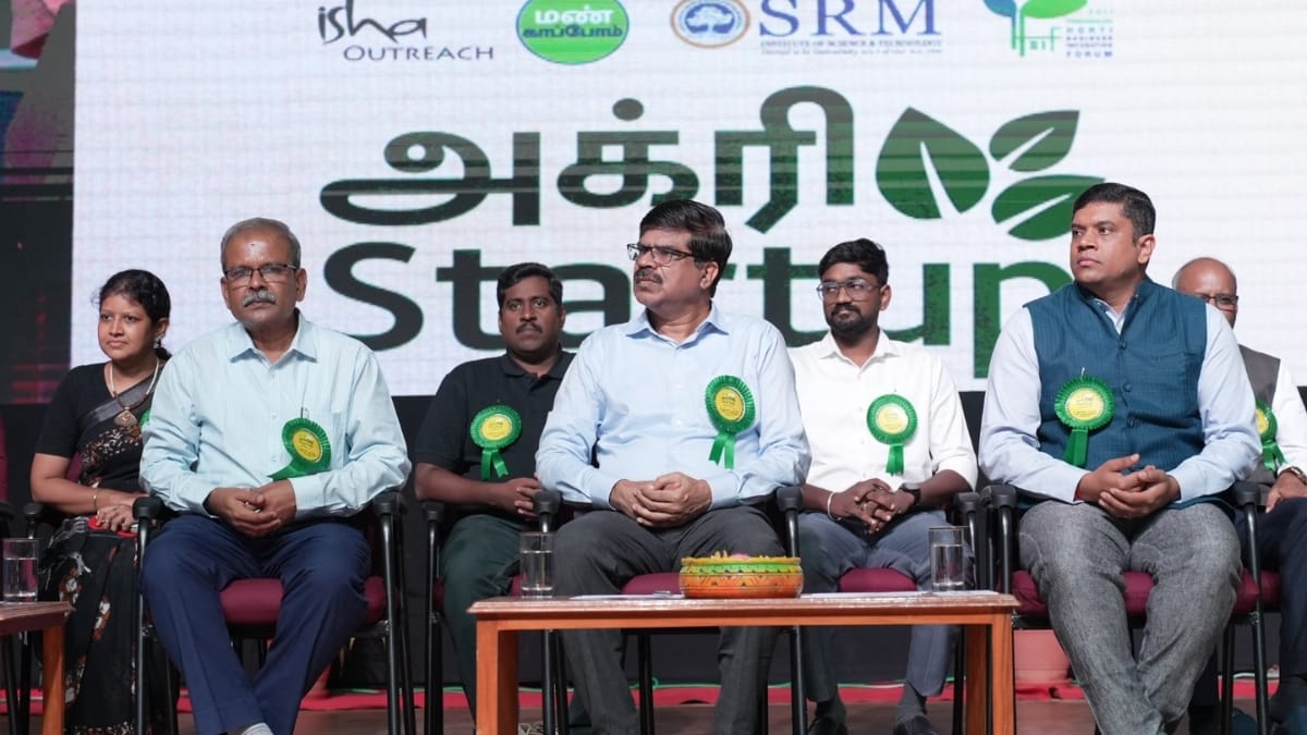 Dignitaries-on-stage-at-Agri-Startup-20-SRMIST